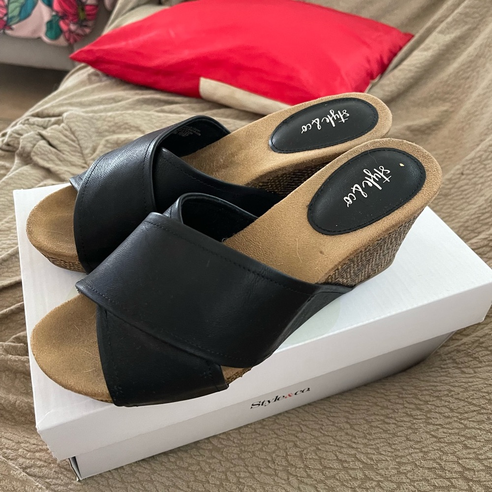 MAKE AN OFFER! STYLE & CO SIZE 7.5 BLACK SANDAL - Picture 2 of 8